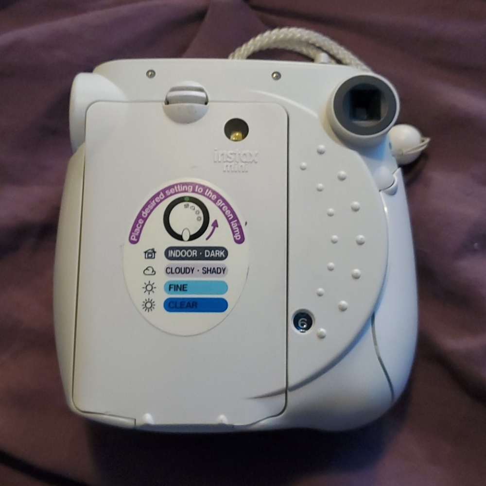 Instant camera - Picture 2 of 2